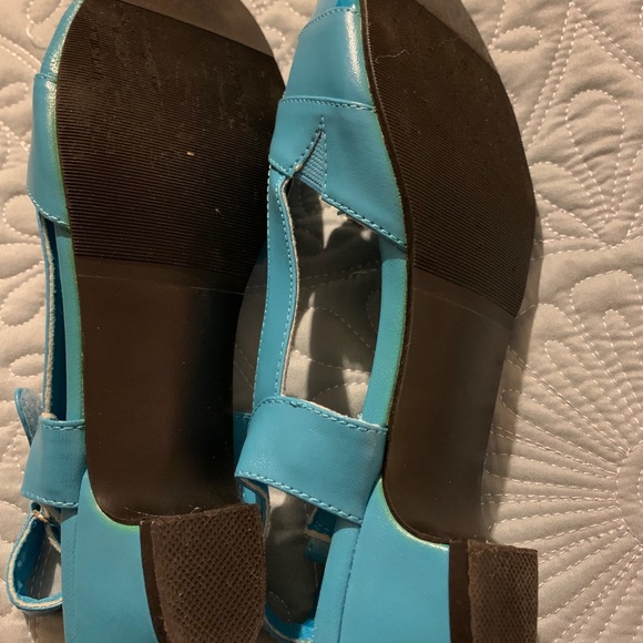Blue Sandals by Beacon, Like new comfort well - Picture 7 of 7